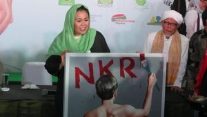 Gaya Kerudung Warna-warni Yenny Wahid, Politikus yang Dukung Jokowi