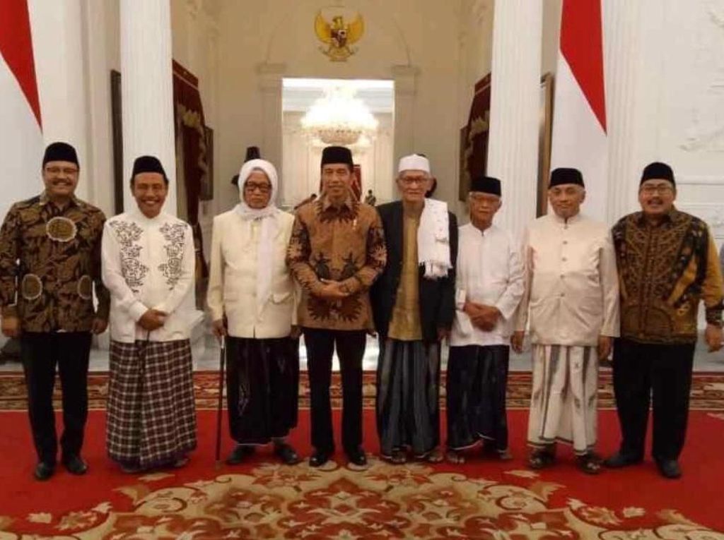 Para Kiai Sepuh Jatim Bertemu Jokowi di Istana, Ini yang Dibicarakan Para Kiai Sepuh Jatim Bertemu Jokowi di Istana, Ini yang Dibicarakan