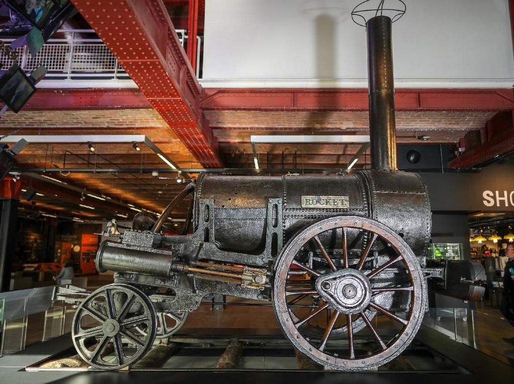 Menengok Lokomotif Bersejarah Stephensons Rocket di Museum Manchester Menengok Lokomotif Bersejarah Stephensons Rocket di Museum Manchester