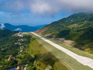 Foto: Bandara di Atap Dunia
