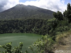 Gunung Gamalama Erupsi