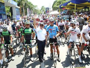 Pebalap Tempuh Jarak 153,1 Km di Etape Pertama Tour De Banyuwangi Ijen Pebalap Tempuh Jarak 153,1 Km di Etape Pertama Tour De Banyuwangi Ijen