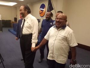 Temui Paloh, Lukas Sebut Seluruh Kepala Daerah Papua Dukung Jokowi