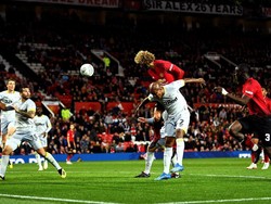 MU selamat. Marouane Fellaini mencetak gol penyama di akhir injury time untuk menjadikan skor 2-2 di waktu normal. Pertandingan pun berlanjut ke adu penalti. (Foto: Gareth Copley/Getty Images)