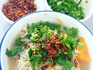 Sarapan Bubur Gaya Thailand Ini Bikin Makin Segar dan Semangat