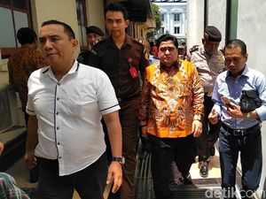 Dimas Kanjeng Akhirnya Hadiri Sidang, Mampu Buktikan Gandakan Uang? Dimas Kanjeng Akhirnya Hadiri Sidang, Mampu Buktikan Gandakan Uang?
