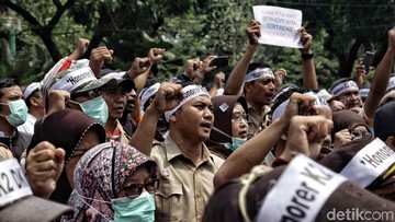 Pemkab Lumajang Tega Membantai 437 Pegawai Honorer Pemkab Lumajang Tega Membantai 437 Pegawai Honorer