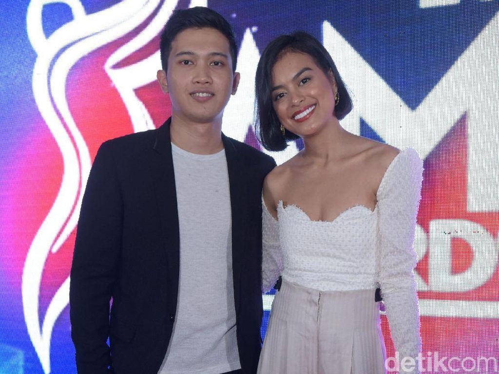 Eva Celia Pacaran Ditemani Indra Lesmana, Netizen: Patut Dicontoh! Eva Celia Pacaran Ditemani Indra Lesmana, Netizen: Patut Dicontoh!