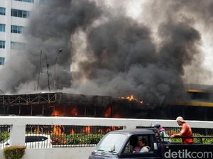 Hangus, Ini Penampakan Gerbang Tol Depan BPK yang Terbakar Hangus, Ini Penampakan Gerbang Tol Depan BPK yang Terbakar