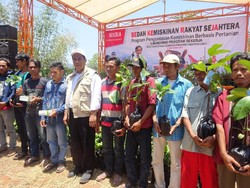 Kunjungi Garut, Mentan Janji Bagi 6 Juta Ayam untuk Warga Miskin