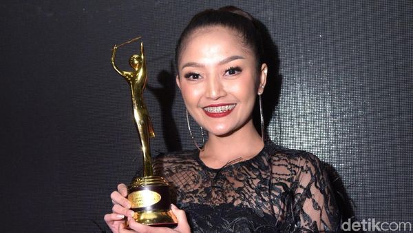 Siti Badriah, Baby Margaretha, Marion Jola hingga Eva Celia