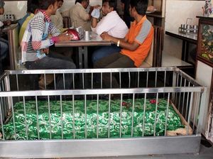 Makan di Kuburan dan Peti Mati, Ini Konsep Restoran Paling Aneh di Dunia