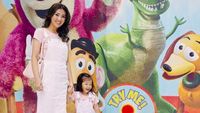 Gaya Kompak Sarwendah dan si Kecil Alia