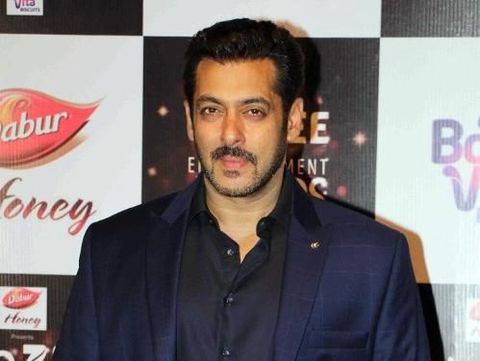 Indian Bollywood actor Salman Khan attends the politician Baba Siddique’s Annual Iftar party in Mumbai on June 10, 2018. / AFP PHOTO / Sujit Jaiswal