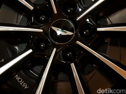 Interior SUV Pertama Aston Martin Digarap di China