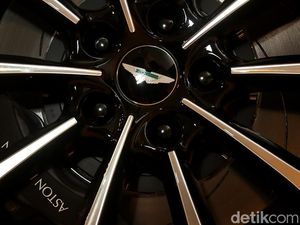 Interior SUV Pertama Aston Martin Digarap di China Interior SUV Pertama Aston Martin Digarap di China
