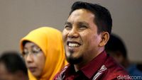 Jalani Sidang Perdana, Bupati Bener Meriah Umbar Senyum