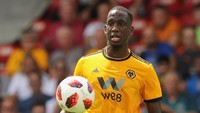 Willy Boly menjadi duet Van Dijk di tim terbaik pekan ini. Ia berperan besar saat Wolves menang 2-0 dari Watford. Boly mencatatkan enam tekel sukses dalam laga tersebut. (Foto: David Rogers/Getty Images)