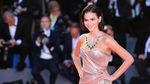Lapangan Hijau dan Karpet Merah Bruna Marquezine