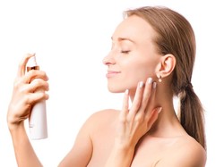 Mengenal Setting Spray, Produk Makeup yang Bikin Riasan Tahan Lama
