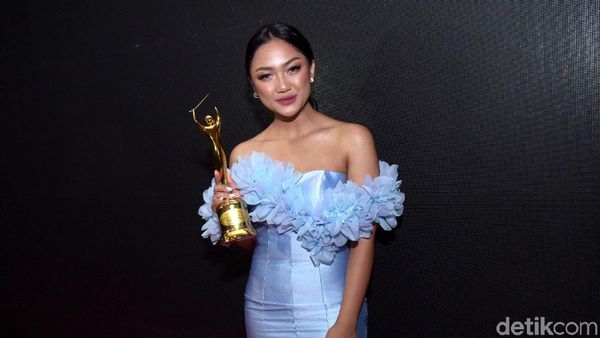 Adu Gaya 8 Artis di AMI Awards 2018, Marion Jola Paling Seksi