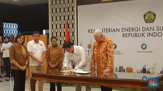 Penandatanganan Sales & Purchase Agreement antara PT Inalum, PT Freeport-McMoRan Inc dan PT Rio Tinto Indonesia. Foto: CNBC Indonesia / Lidya Julita S