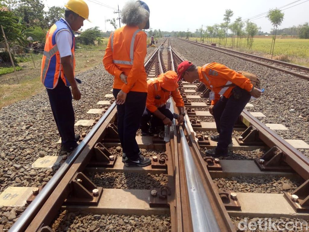 Termasuk Jalur Sibuk, Rel KA Tegal-Pekalongan Dicek Keamanannya Termasuk Jalur Sibuk, Rel KA Tegal-Pekalongan Dicek Keamanannya