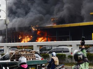 Video Gerbang Tol Pejompongan Hangus Diduga Akibat Korsleting AC