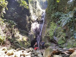 Mitos di Balik Curug Panganten Ciamis yang Eksotis