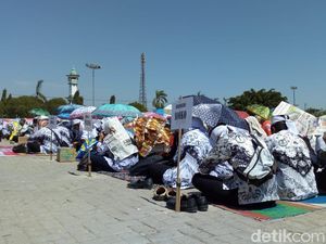 Ribuan Guru Honorer Ponorogo Istigasah Tuntut jadi PNS