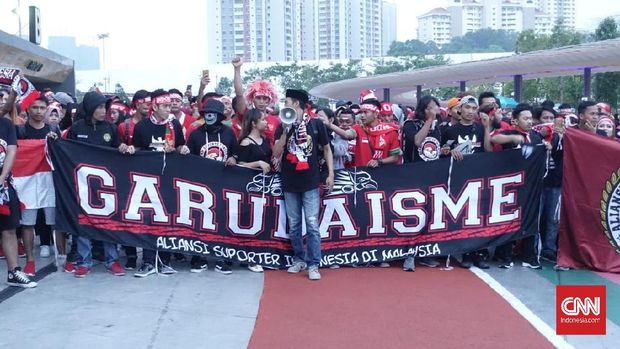 Performa apik Mochamad Supriadi dan kawan-kawan tak lepas dari dukungan suporter yang hadir langsung di lapangan.