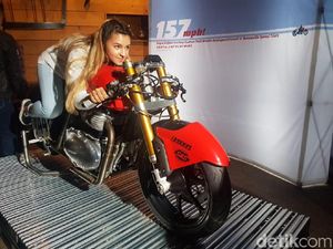Gokil! Cewek 18 Tahun Pecahkan Rekor 200 Km/Jam Naik Royal Enfield Gokil! Cewek 18 Tahun Pecahkan Rekor 200 Km/Jam Naik Royal Enfield