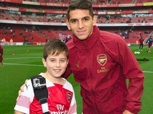 10 Potret Menggemaskan Anak-anak Pakai Jersey Arsenal