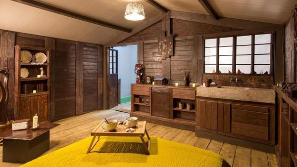 Asyik! Nginap di Cottage Serba Cokelat yang Keren Ini