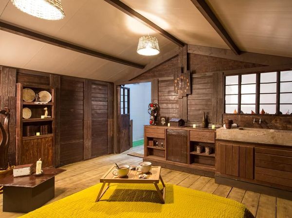Asyik! Nginap di Cottage Serba Cokelat yang Keren Ini