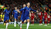 Gol yang terbilang luar biasa karena Eden Hazard berhasil melewati beberapa penjagaan pemain Liverpool. (Lee Smith/REUTERS)