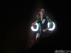 Melihat Aksi Via Vallen Menyanyikan Sunset di Tanah Anarki