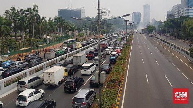 GT Pejompongan Kebakaran, Sempat Tercium Bau Kabel Terbakar