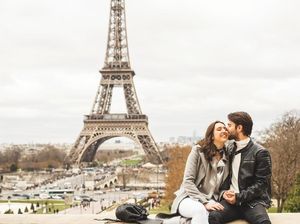 Mengenal Asal Usul Honeymoon, Tradisi Romantis Pengantin Baru