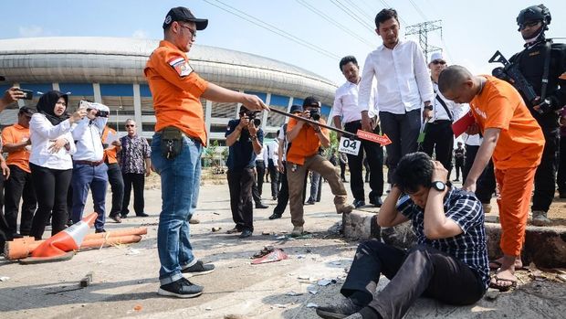 Rekonsturksi pengeroyokan suporter Persija, Haringga Sirla, di Stadion Gelora Bandung Lautan Api (GBLA), Bandung, Rabu (26/9). 