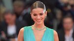 Lapangan Hijau dan Karpet Merah Bruna Marquezine