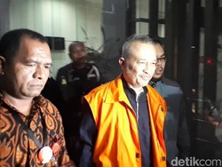 Ditahan KPK, Tersangka Suap DPRD Sumut Bungkam