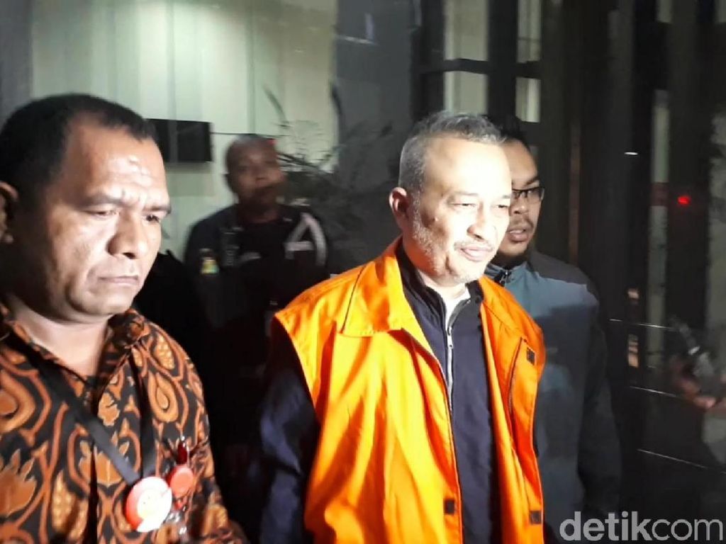 Ditahan KPK, Tersangka Suap DPRD Sumut Bungkam Ditahan KPK, Tersangka Suap DPRD Sumut Bungkam