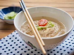 Naengmyeon, Mie Dingin Khas Korut Jadi Sajian Perdamaian dengan Korsel Naengmyeon, Mie Dingin Khas Korut Jadi Sajian Perdamaian dengan Korsel