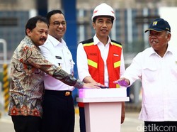 Tekan Sirine Bareng Anies, Jokowi Resmikan Tol Desari Seksi I