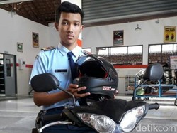 Kreatif! Siswa SMK di Purworejo Ciptakan Helm Antibegal