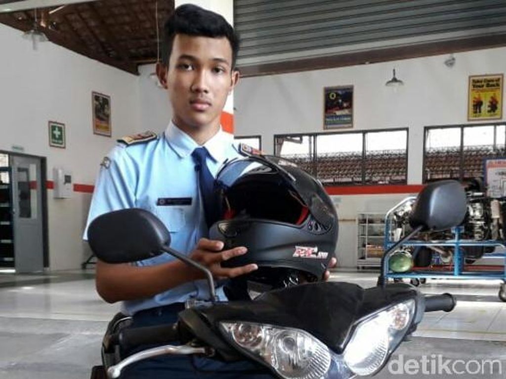 Kreatif! Siswa SMK di Purworejo Ciptakan Helm Antibegal Kreatif! Siswa SMK di Purworejo Ciptakan Helm Antibegal
