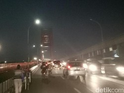Jembatan Ampera Gelap Gulita, Ini Penjelasan Pemkot
