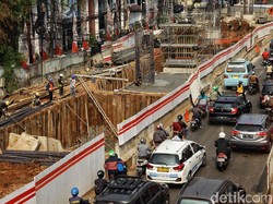 Ekonom: Ada yang Bilang Semua Infrastruktur Pakai Utang, Itu Nggak Benar!
