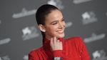 Lapangan Hijau dan Karpet Merah Bruna Marquezine
